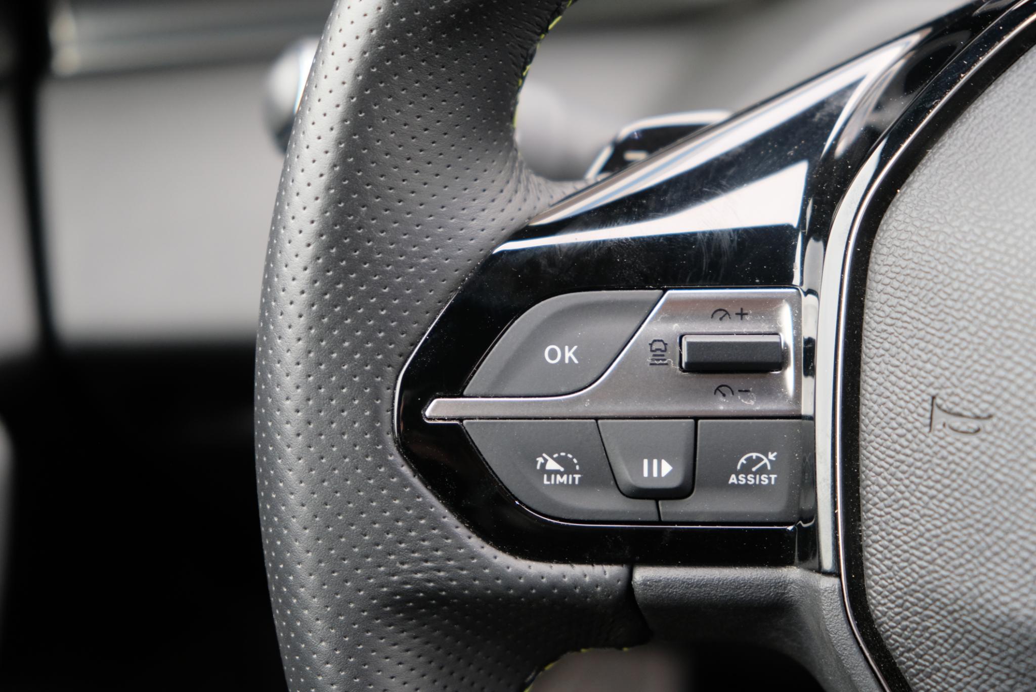 Peugeot 308 SW 1.2 PureTech 130pk EAT8 GT | Navi | App Connect | Climate | Adaptive Cruise | Camera | Keyless | PDC | 18" velgen afbeelding 18