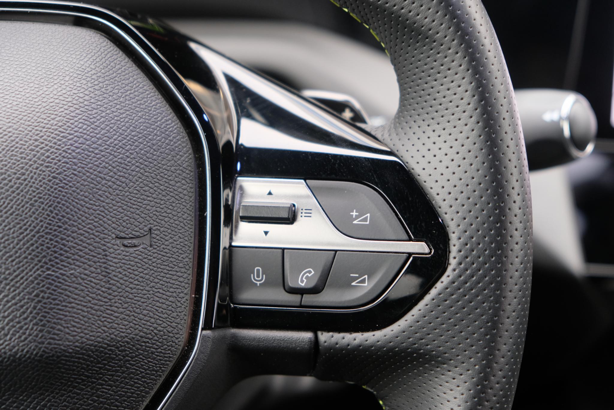 Peugeot 308 SW 1.2 PureTech 130pk EAT8 GT | Navi | App Connect | Climate | Adaptive Cruise | Camera | Keyless | PDC | 18" velgen afbeelding 19