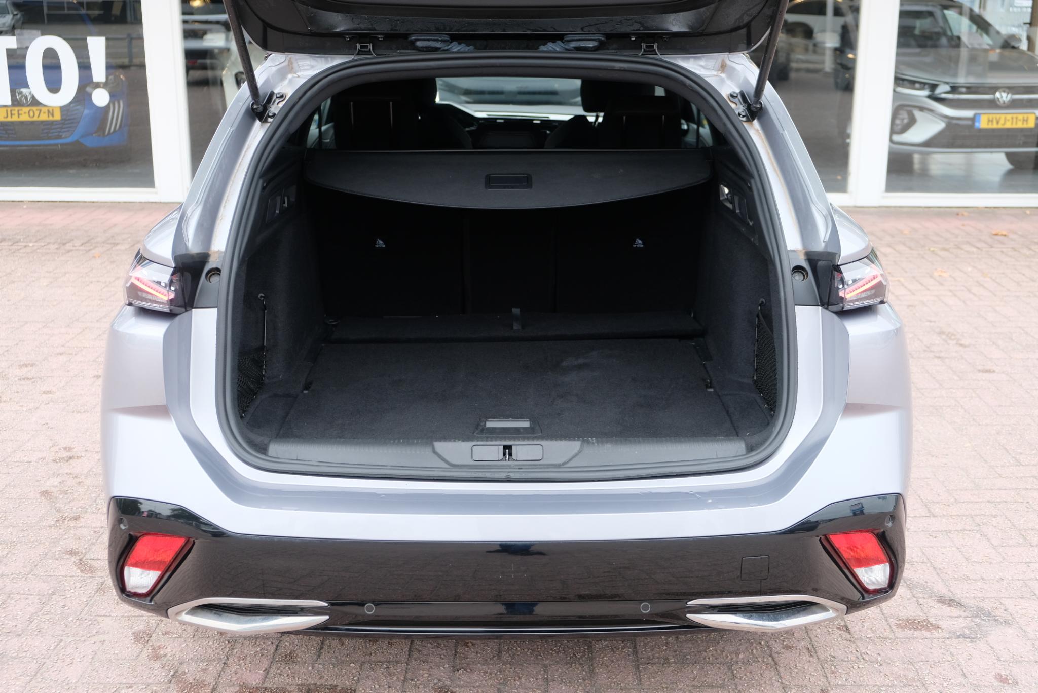 Peugeot 308 SW 1.2 PureTech 130pk EAT8 GT | Navi | App Connect | Climate | Adaptive Cruise | Camera | Keyless | PDC | 18" velgen afbeelding 25