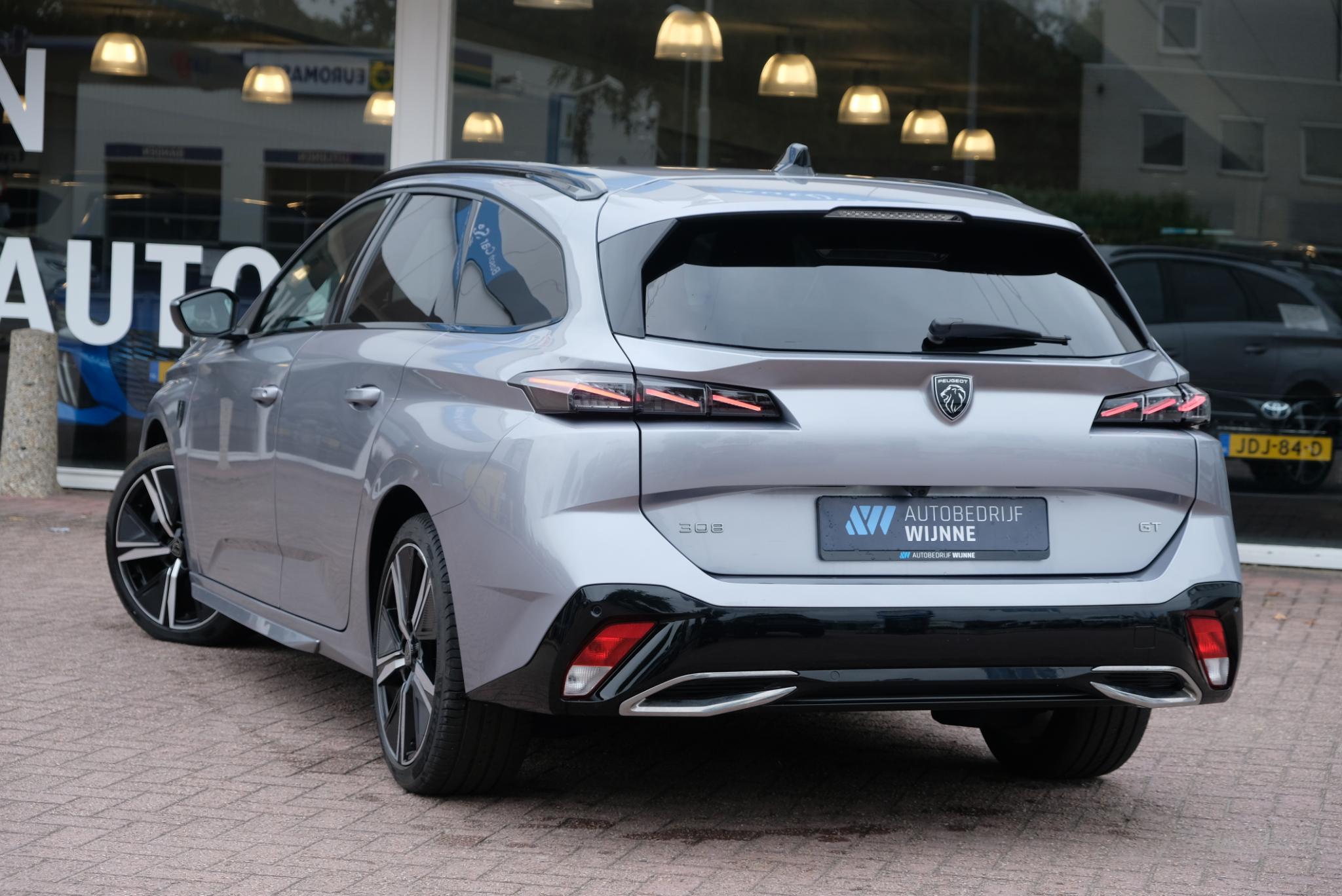 Peugeot 308 SW 1.2 PureTech 130pk EAT8 GT | Navi | App Connect | Climate | Adaptive Cruise | Camera | Keyless | PDC | 18" velgen afbeelding 27