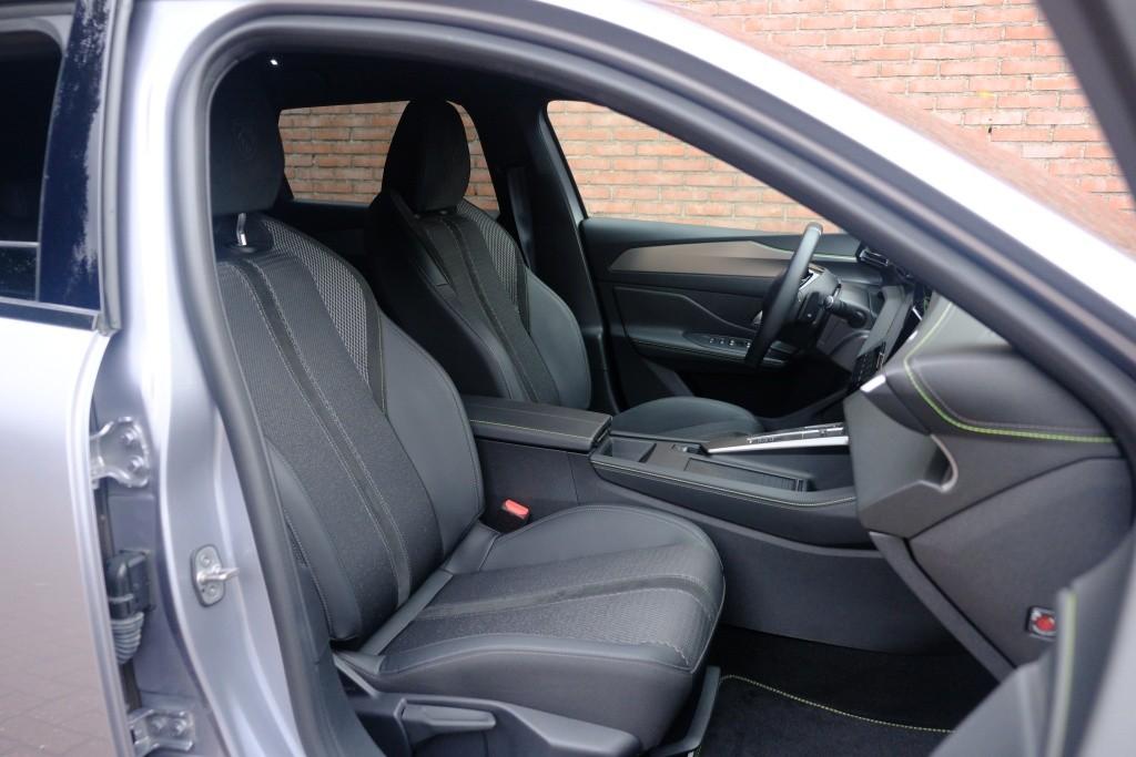 Peugeot 308 SW 1.2 PureTech 130pk EAT8 GT | Navi | App Connect | Climate | Adaptive Cruise | Camera | Keyless | PDC | 18" velgen afbeelding 6