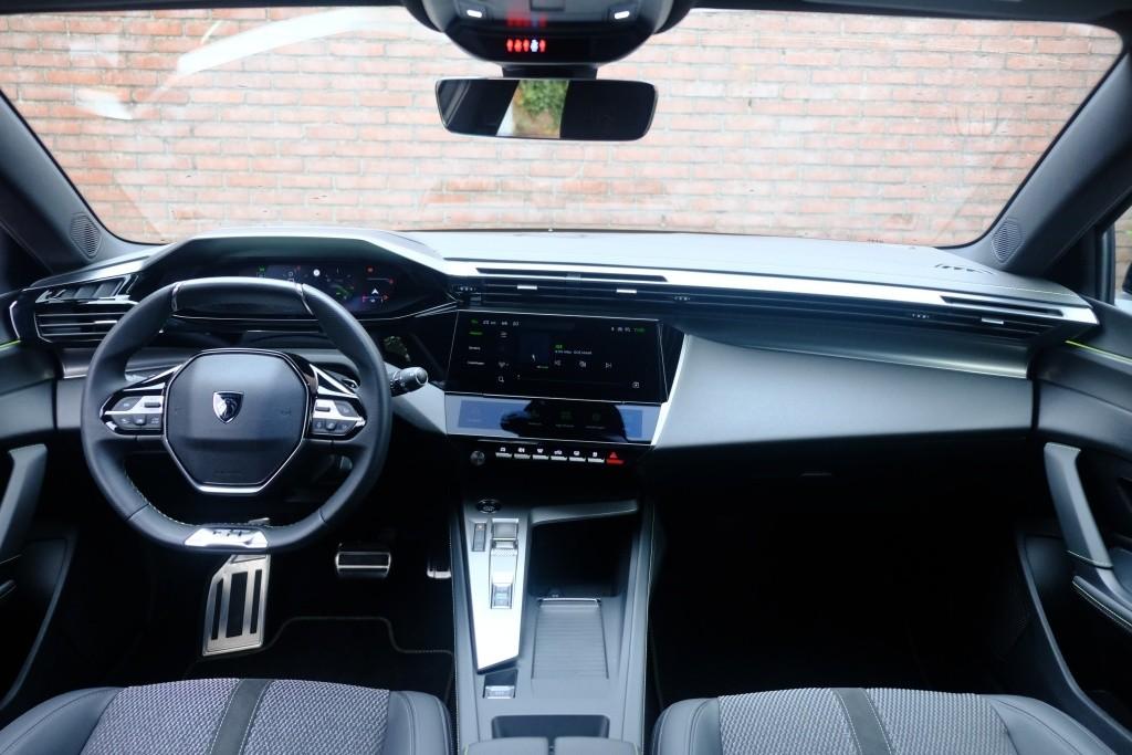 Peugeot 308 SW 1.2 PureTech 130pk EAT8 GT | Navi | App Connect | Climate | Adaptive Cruise | Camera | Keyless | PDC | 18" velgen afbeelding 7