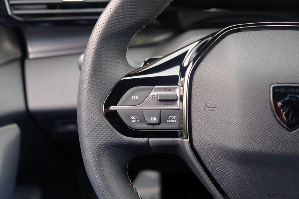 Peugeot 308 SW 1.2 PureTech 130pk EAT8 GT | Navi | App Connect | Climate | Adaptive Cruise | Camera | Keyless | PDC | 18" velgen afbeelding 9