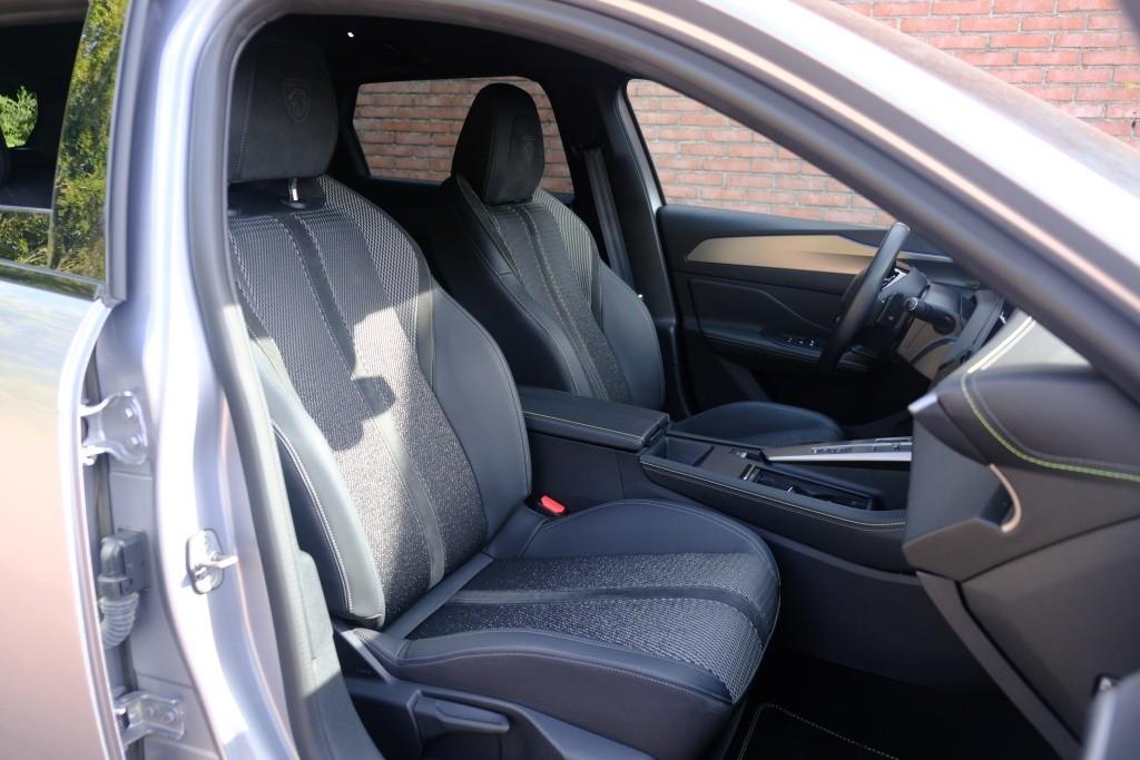 Peugeot 308 SW 1.2 PureTech 130pk EAT8 GT | Navi | App Connect | Climate | Adaptive Cruise | Camera | Keyless | PDC | 18" velgen afbeelding 6