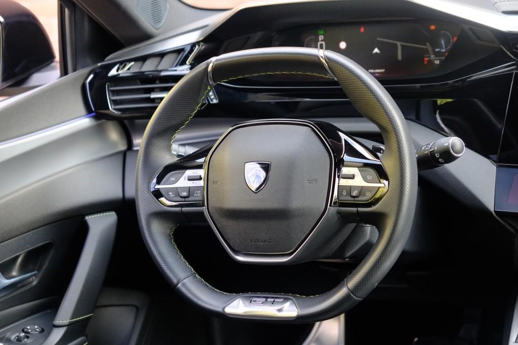 Peugeot 308 SW 1.2 PureTech 130pk EAT8 GT | Navi | App Connect | Climate | Adaptive Cruise | Camera | Keyless | PDC | 18" velgen afbeelding 12