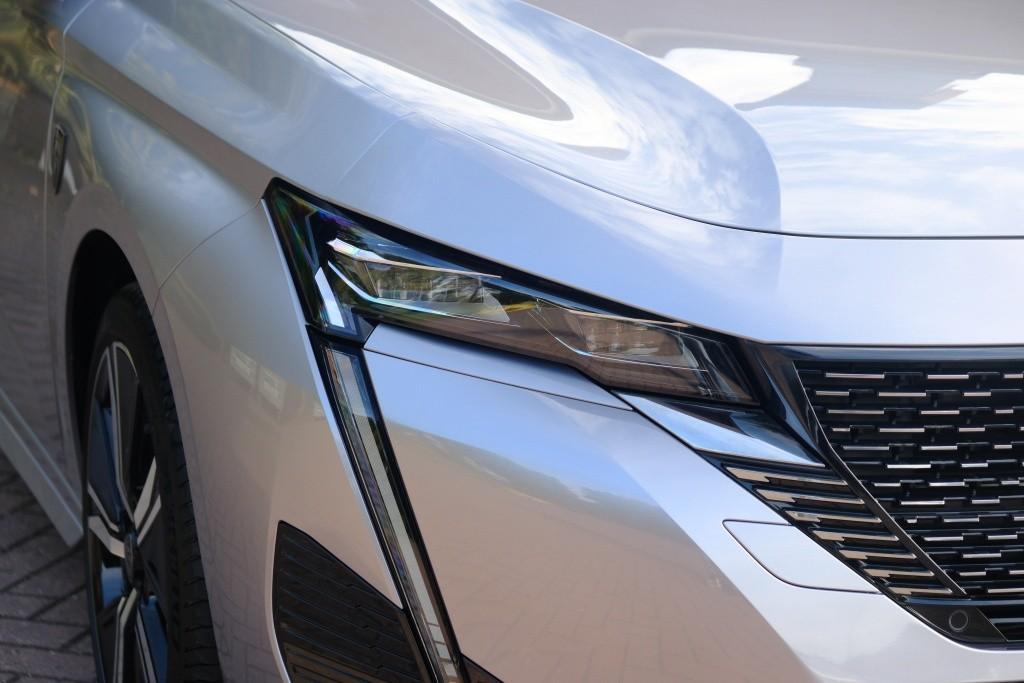 Peugeot 308 SW 1.2 PureTech 130pk EAT8 GT | Navi | App Connect | Climate | Adaptive Cruise | Camera | Keyless | PDC | 18" velgen afbeelding 2