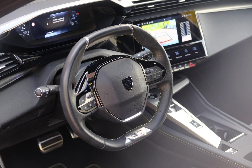 Peugeot 308 SW 1.2 PureTech 130pk EAT8 GT | Navi | App Connect | Climate | Adaptive Cruise | Camera | Keyless | PDC | 18" velgen afbeelding 8