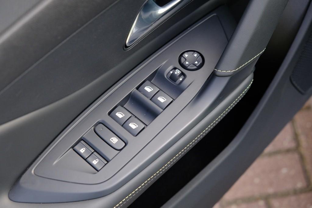 Peugeot 308 SW 1.2 PureTech 130pk EAT8 GT | Navi | App Connect | Climate | Adaptive Cruise | Camera | Keyless | PDC | 18" velgen afbeelding 23