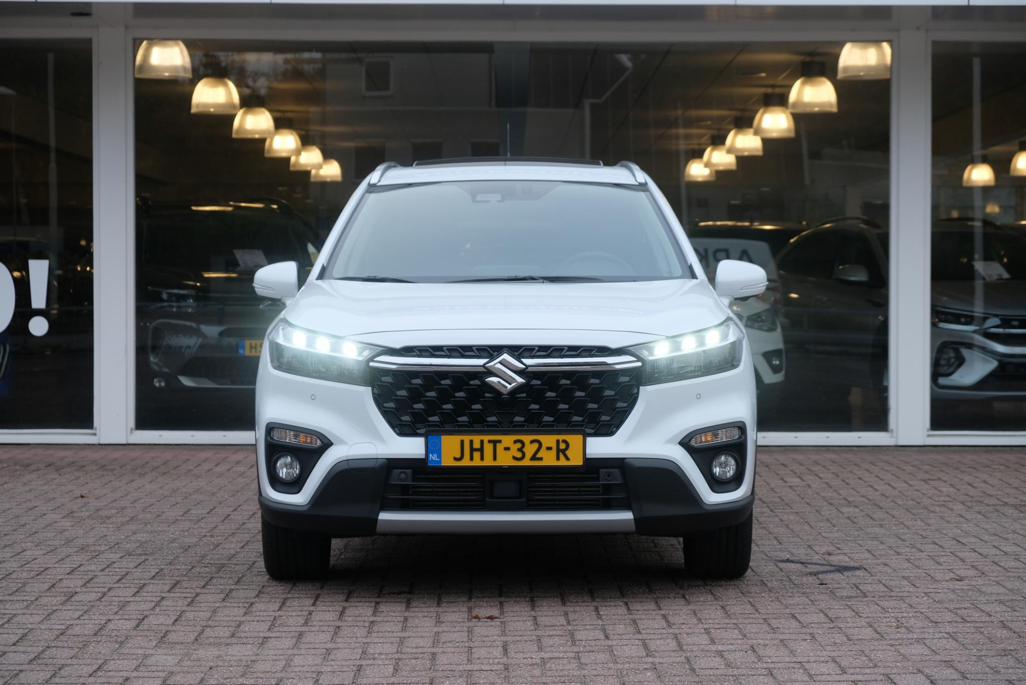 Suzuki S-Cross 1.4 Boosterjet 130pk Style Smart Hybrid | Navi | App Connect | Climate | Adaptive Cruise | Panoramadak | 360° Camera | Keyless | Blind Spot afbeelding 3