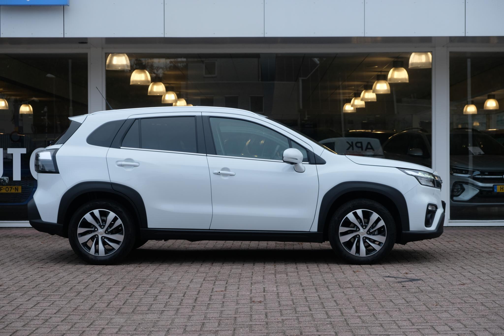 Suzuki S-Cross 1.4 Boosterjet 130pk Style Smart Hybrid | Navi | App Connect | Climate | Adaptive Cruise | Panoramadak | 360° Camera | Keyless | Blind Spot afbeelding 4