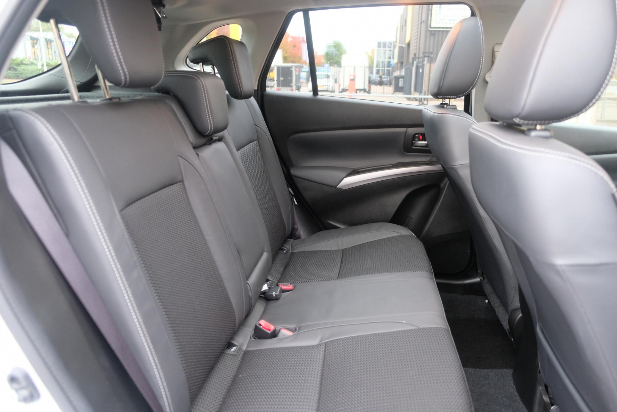 Suzuki S-Cross 1.4 Boosterjet 130pk Style Smart Hybrid | Navi | App Connect | Climate | Adaptive Cruise | Panoramadak | 360° Camera | Keyless | Blind Spot afbeelding 9