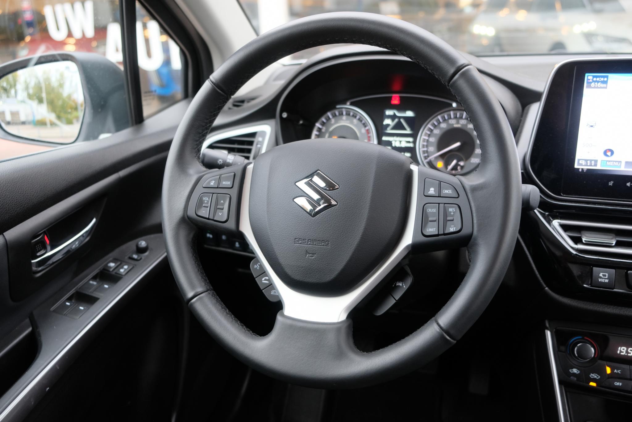 Suzuki S-Cross 1.4 Boosterjet 130pk Style Smart Hybrid | Navi | App Connect | Climate | Adaptive Cruise | Panoramadak | 360° Camera | Keyless | Blind Spot afbeelding 15