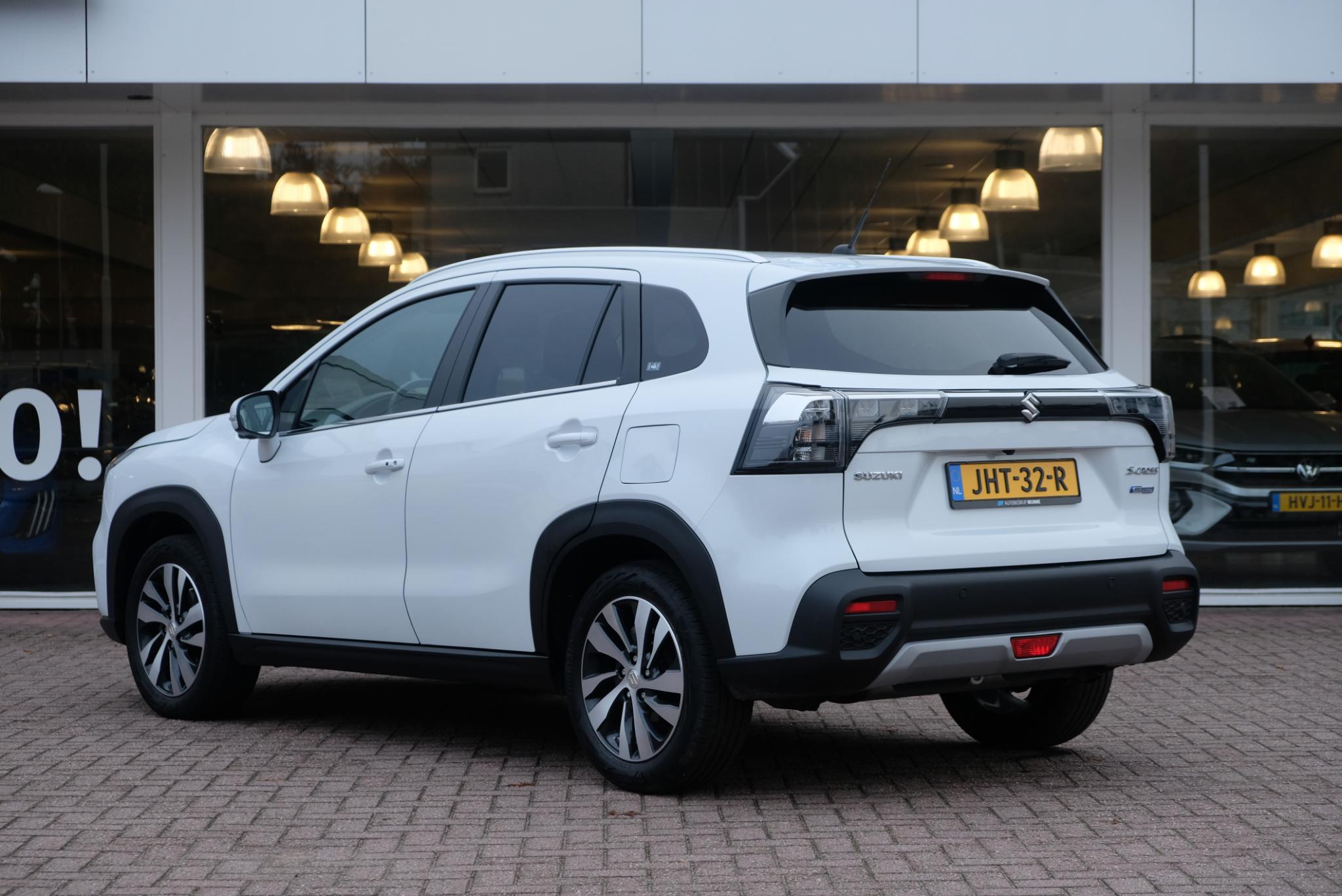 Suzuki S-Cross 1.4 Boosterjet 130pk Style Smart Hybrid | Navi | App Connect | Climate | Adaptive Cruise | Panoramadak | 360° Camera | Keyless | Blind Spot afbeelding 23