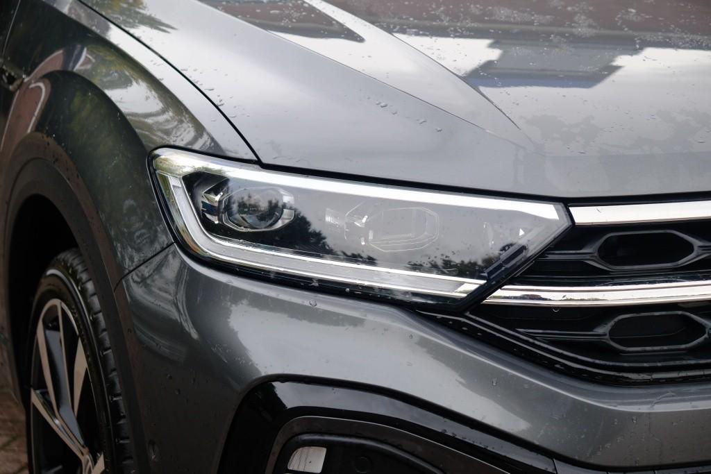 Volkswagen T-Roc 1.5 TSi 150pk DSG R-Line Black Edition | Black Style | App Connect | Panoramadak | Camera | Keyless | Elektrische Achterklep | Matrix LED | Winter Pakket afbeelding 2