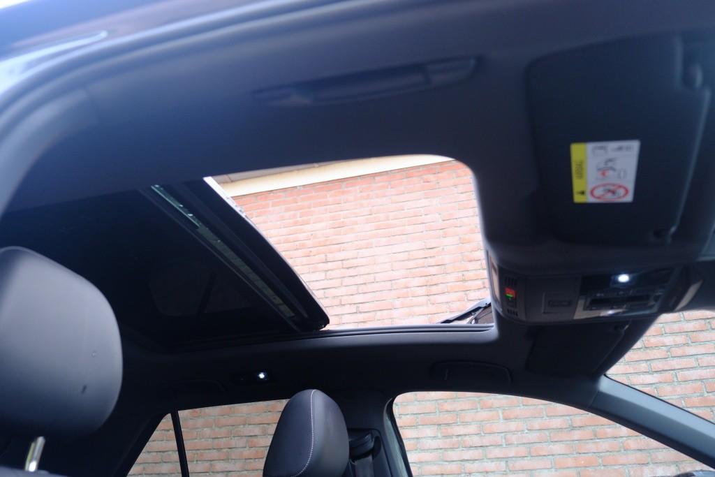 Volkswagen T-Roc 1.5 TSi 150pk DSG R-Line Black Edition | Black Style | App Connect | Panoramadak | Camera | Keyless | Elektrische Achterklep | Matrix LED | Winter Pakket afbeelding 6