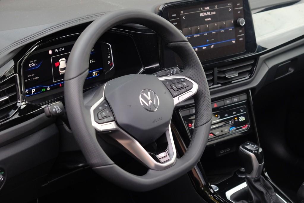 Volkswagen T-Roc 1.5 TSi 150pk DSG R-Line Black Edition | Black Style | App Connect | Panoramadak | Camera | Keyless | Elektrische Achterklep | Matrix LED | Winter Pakket afbeelding 9