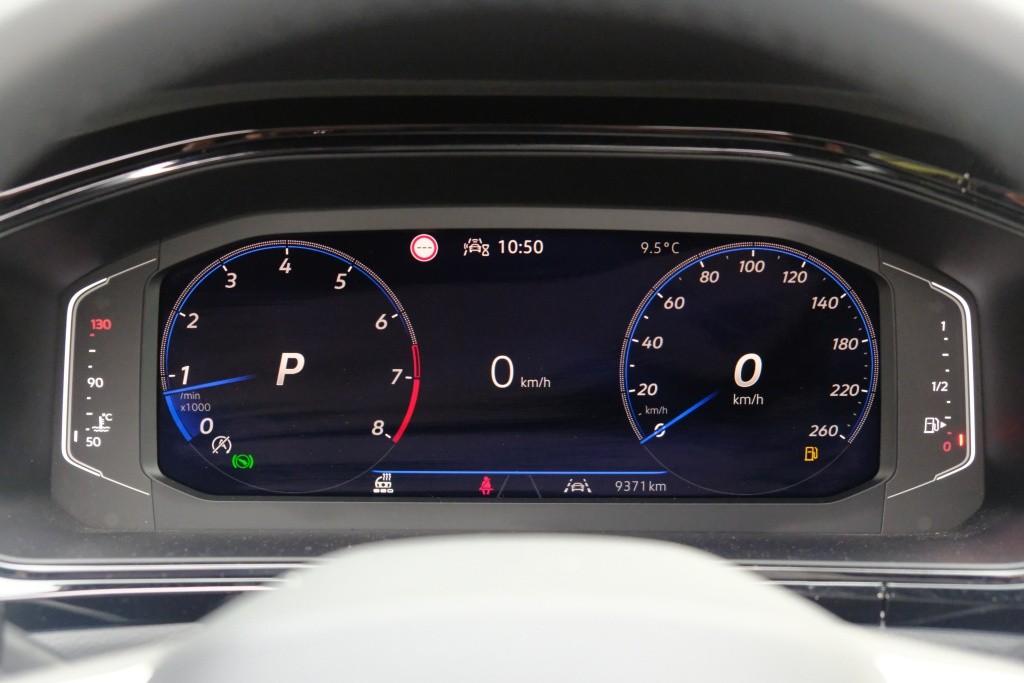 Volkswagen T-Roc 1.5 TSi 150pk DSG R-Line Black Edition | Black Style | App Connect | Panoramadak | Camera | Keyless | Elektrische Achterklep | Matrix LED | Winter Pakket afbeelding 12