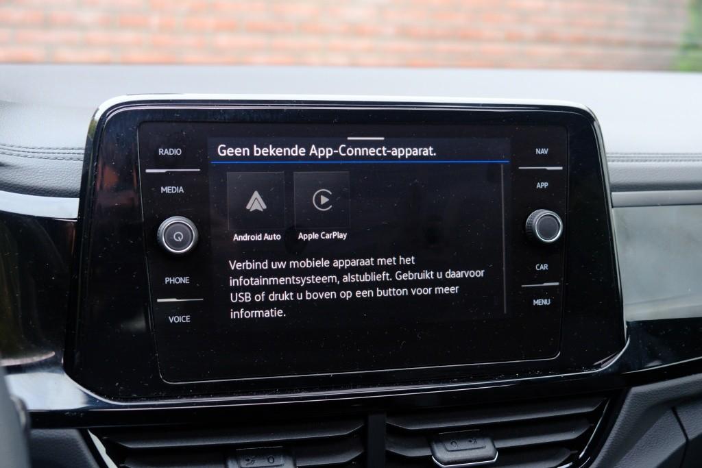 Volkswagen T-Roc 1.5 TSi 150pk DSG R-Line Black Edition | Black Style | App Connect | Panoramadak | Camera | Keyless | Elektrische Achterklep | Matrix LED | Winter Pakket afbeelding 18
