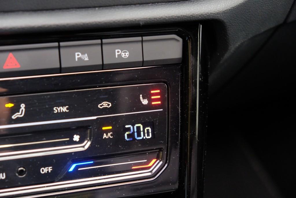 Volkswagen T-Roc 1.5 TSi 150pk DSG R-Line Black Edition | Black Style | App Connect | Panoramadak | Camera | Keyless | Elektrische Achterklep | Matrix LED | Winter Pakket afbeelding 22