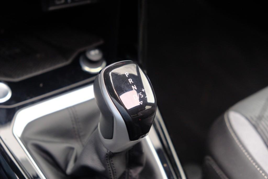 Volkswagen T-Roc 1.5 TSi 150pk DSG R-Line Black Edition | Black Style | App Connect | Panoramadak | Camera | Keyless | Elektrische Achterklep | Matrix LED | Winter Pakket afbeelding 25