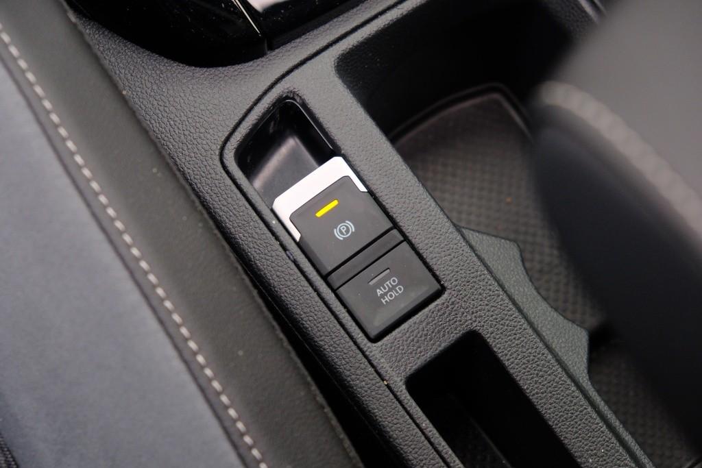 Volkswagen T-Roc 1.5 TSi 150pk DSG R-Line Black Edition | Black Style | App Connect | Panoramadak | Camera | Keyless | Elektrische Achterklep | Matrix LED | Winter Pakket afbeelding 26