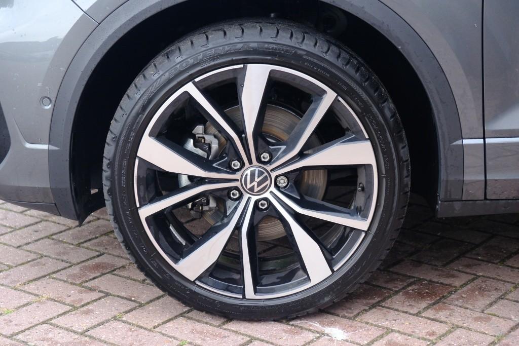 Volkswagen T-Roc 1.5 TSi 150pk DSG R-Line Black Edition | Black Style | App Connect | Panoramadak | Camera | Keyless | Elektrische Achterklep | Matrix LED | Winter Pakket afbeelding 30