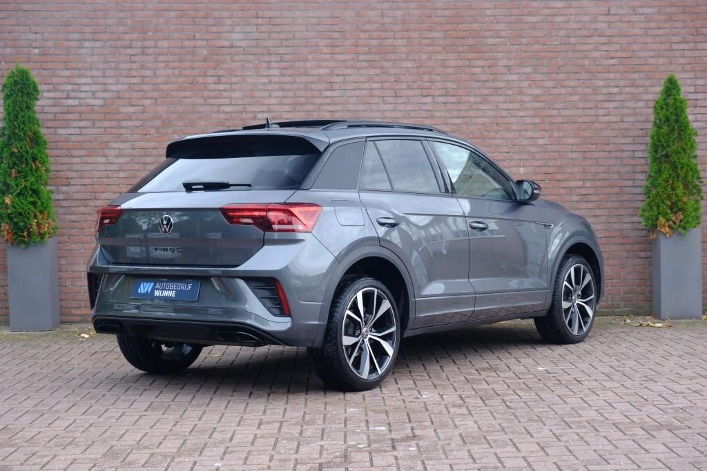 Volkswagen T-Roc 1.5 TSi 150pk DSG R-Line Black Edition | Black Style | App Connect | Panoramadak | Camera | Keyless | Elektrische Achterklep | Matrix LED | Winter Pakket afbeelding 32