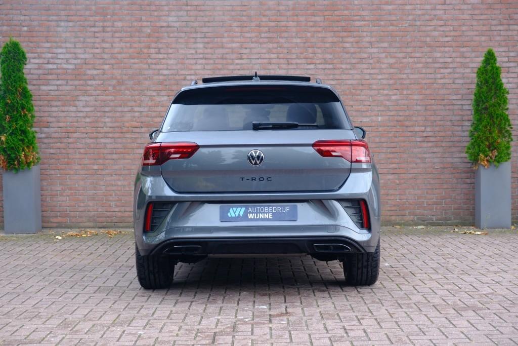Volkswagen T-Roc 1.5 TSi 150pk DSG R-Line Black Edition | Black Style | App Connect | Panoramadak | Camera | Keyless | Elektrische Achterklep | Matrix LED | Winter Pakket afbeelding 35