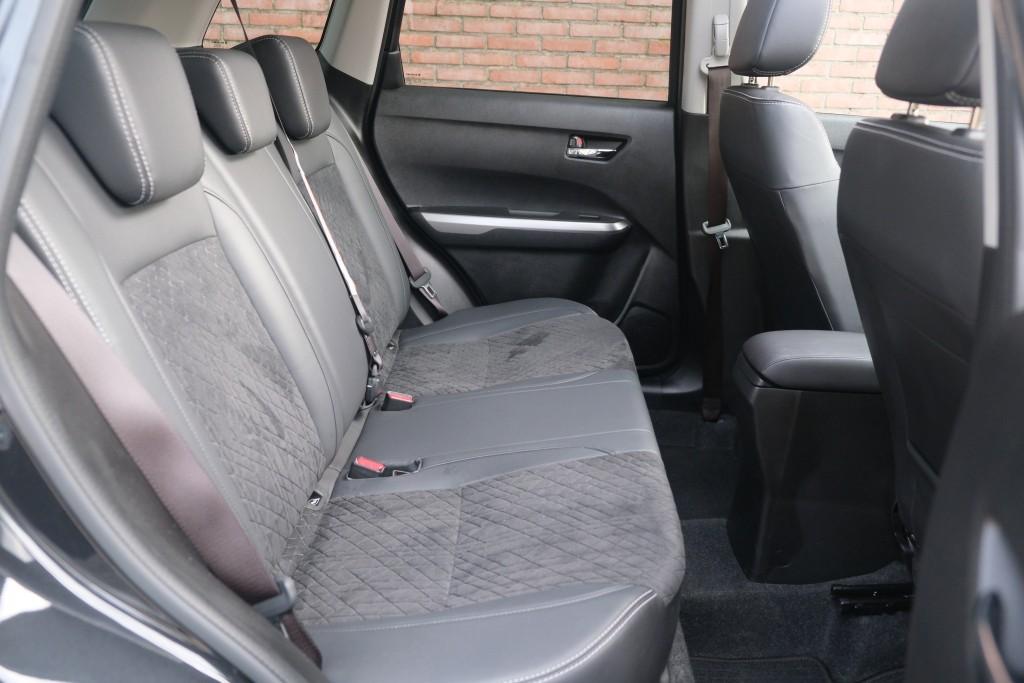 Suzuki Vitara 1.4 Boosterjet 130pk Style Smart Hybrid | Navi | App Connect | Climate | Adaptive Cruise | Panoramadak | Camera | Keyless | Blind Spot afbeelding 3