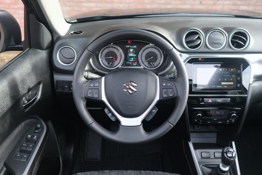Suzuki Vitara 1.4 Boosterjet 130pk Style Smart Hybrid | Navi | App Connect | Climate | Adaptive Cruise | Panoramadak | Camera | Keyless | Blind Spot afbeelding 15