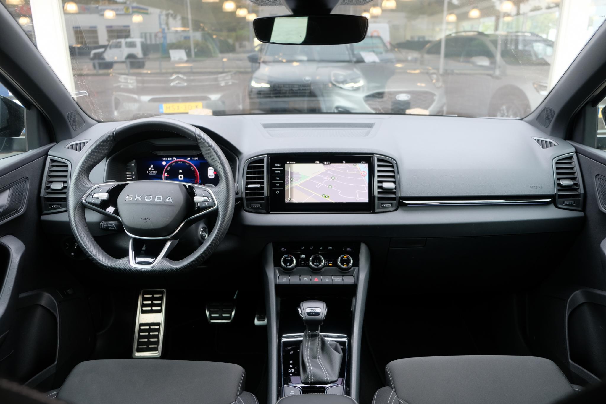 Skoda Karoq 1.5 TSi 150pk DSG Sportline | Navi | App Connect | Climate | Adaptive Cruise | Camera | Matrix LED | Elektrische Achterklep | Trekhaak afbeelding 2