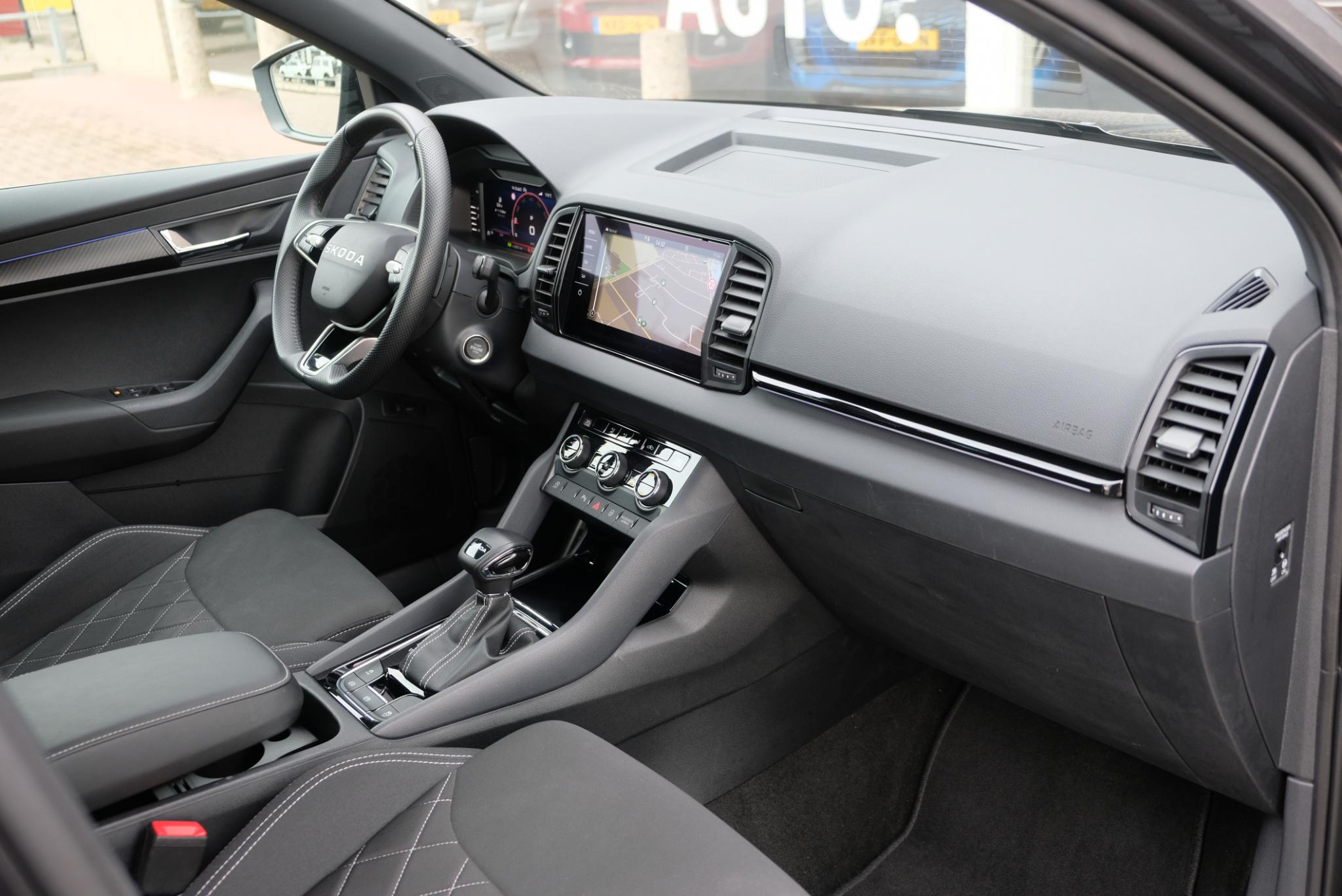 Skoda Karoq 1.5 TSi 150pk DSG Sportline | Navi | App Connect | Climate | Adaptive Cruise | Camera | Matrix LED | Elektrische Achterklep | Trekhaak afbeelding 7