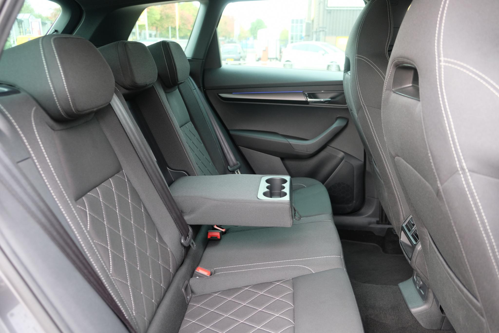 Skoda Karoq 1.5 TSi 150pk DSG Sportline | Navi | App Connect | Climate | Adaptive Cruise | Camera | Matrix LED | Elektrische Achterklep | Trekhaak afbeelding 9