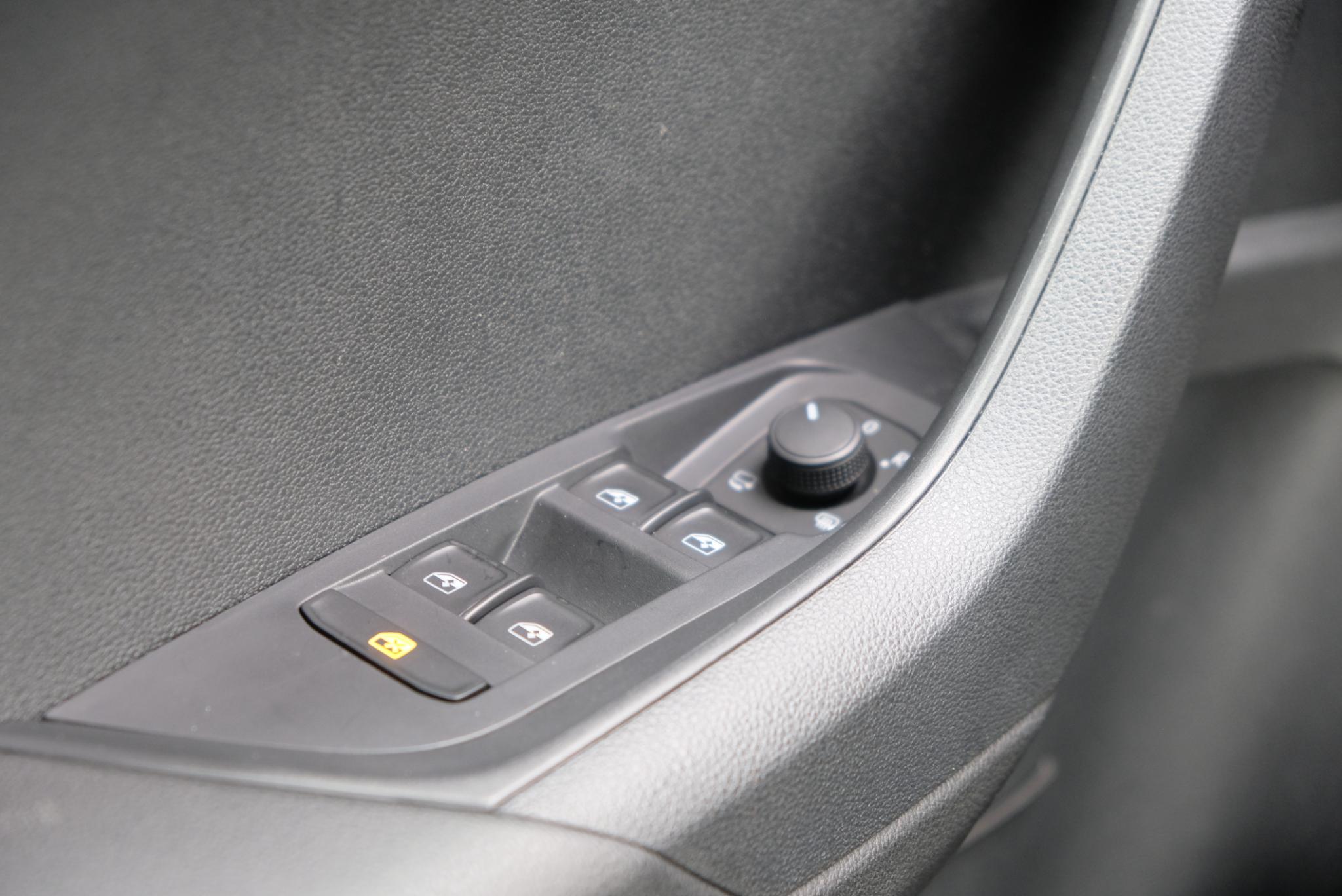 Skoda Karoq 1.5 TSi 150pk DSG Sportline | Navi | App Connect | Climate | Adaptive Cruise | Camera | Matrix LED | Elektrische Achterklep | Trekhaak afbeelding 15