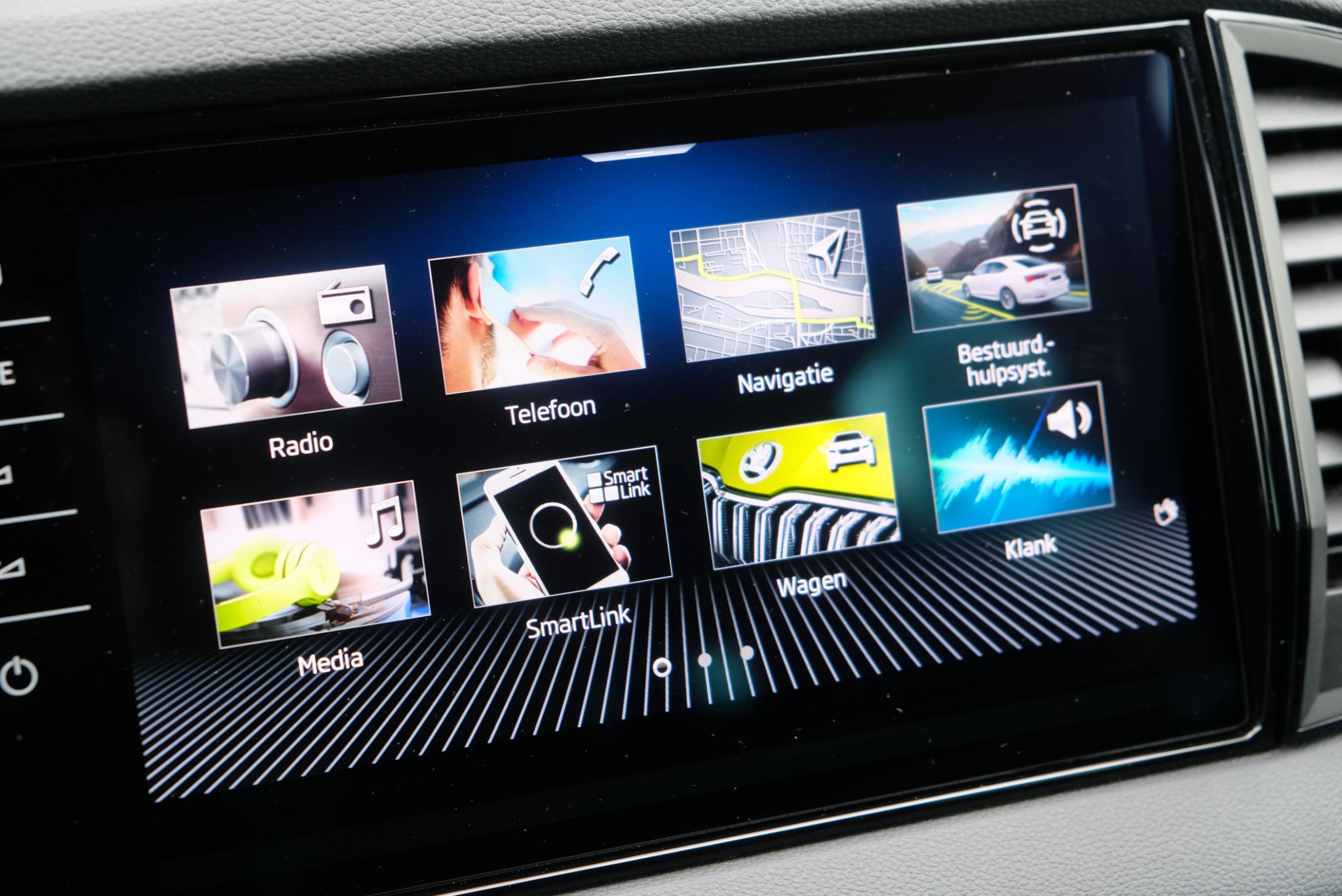 Skoda Karoq 1.5 TSi 150pk DSG Sportline | Navi | App Connect | Climate | Adaptive Cruise | Camera | Matrix LED | Elektrische Achterklep | Trekhaak afbeelding 17