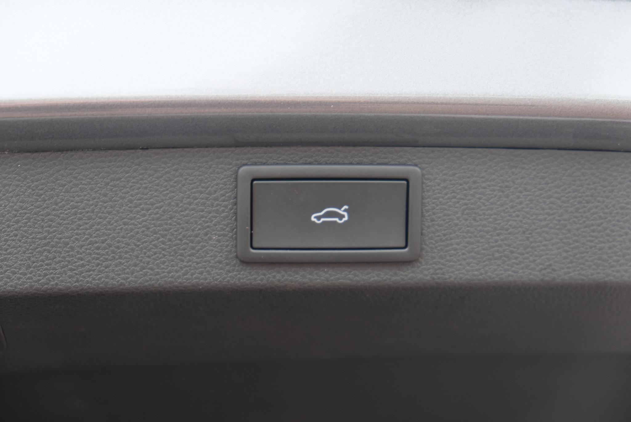 Skoda Karoq 1.5 TSi 150pk DSG Sportline | Navi | App Connect | Climate | Adaptive Cruise | Camera | Matrix LED | Elektrische Achterklep | Trekhaak afbeelding 23