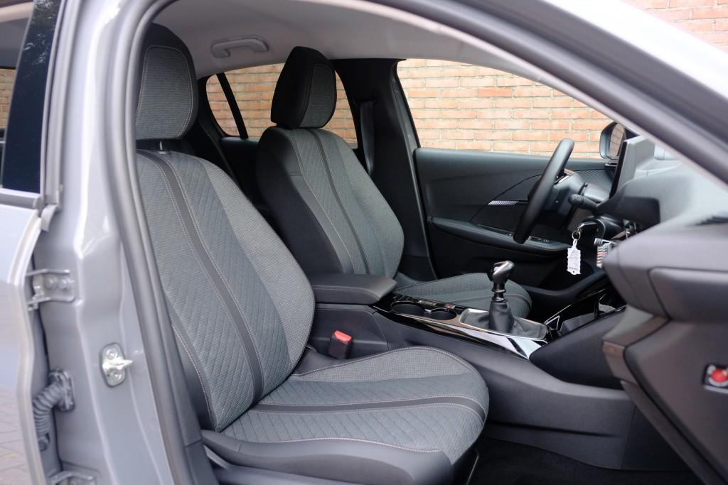 Peugeot 208 1.2 PureTech 100pk Allure | Navi | App Connect | Climate | Adaptive Cruise | Camera | Blind Spot | PDC afbeelding 6