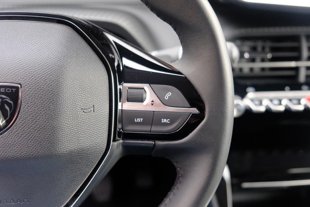 Peugeot 208 1.2 PureTech 100pk Allure | Navi | App Connect | Climate | Adaptive Cruise | Camera | Blind Spot | PDC afbeelding 10
