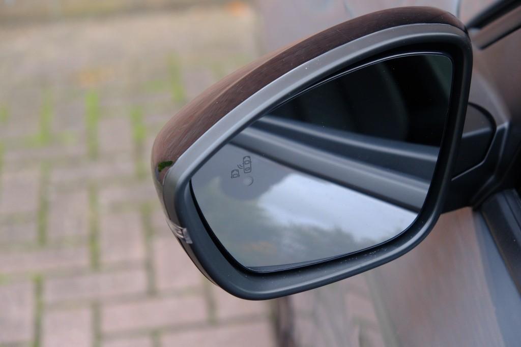 Peugeot 208 1.2 PureTech 100pk Allure | Navi | App Connect | Climate | Adaptive Cruise | Camera | Blind Spot | PDC afbeelding 26