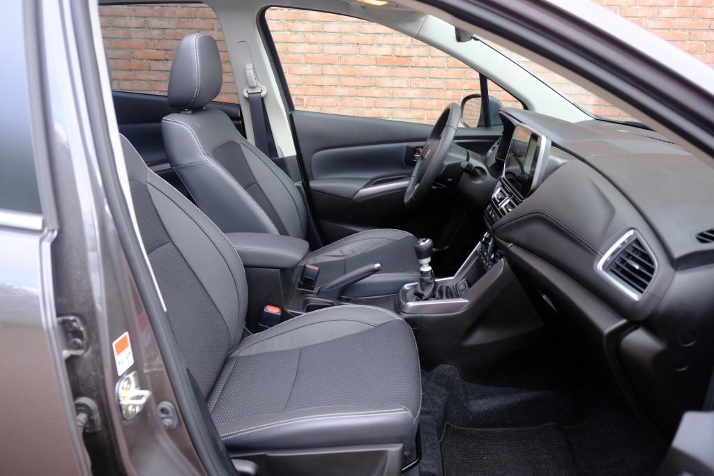 Suzuki S-Cross 1.4 Boosterjet 130pk Style Smart Hybrid | Navi | App Connect | Climate | Adaptive Cruise | Panoramadak | 360° Camera | Keyless | Blind Spot afbeelding 4