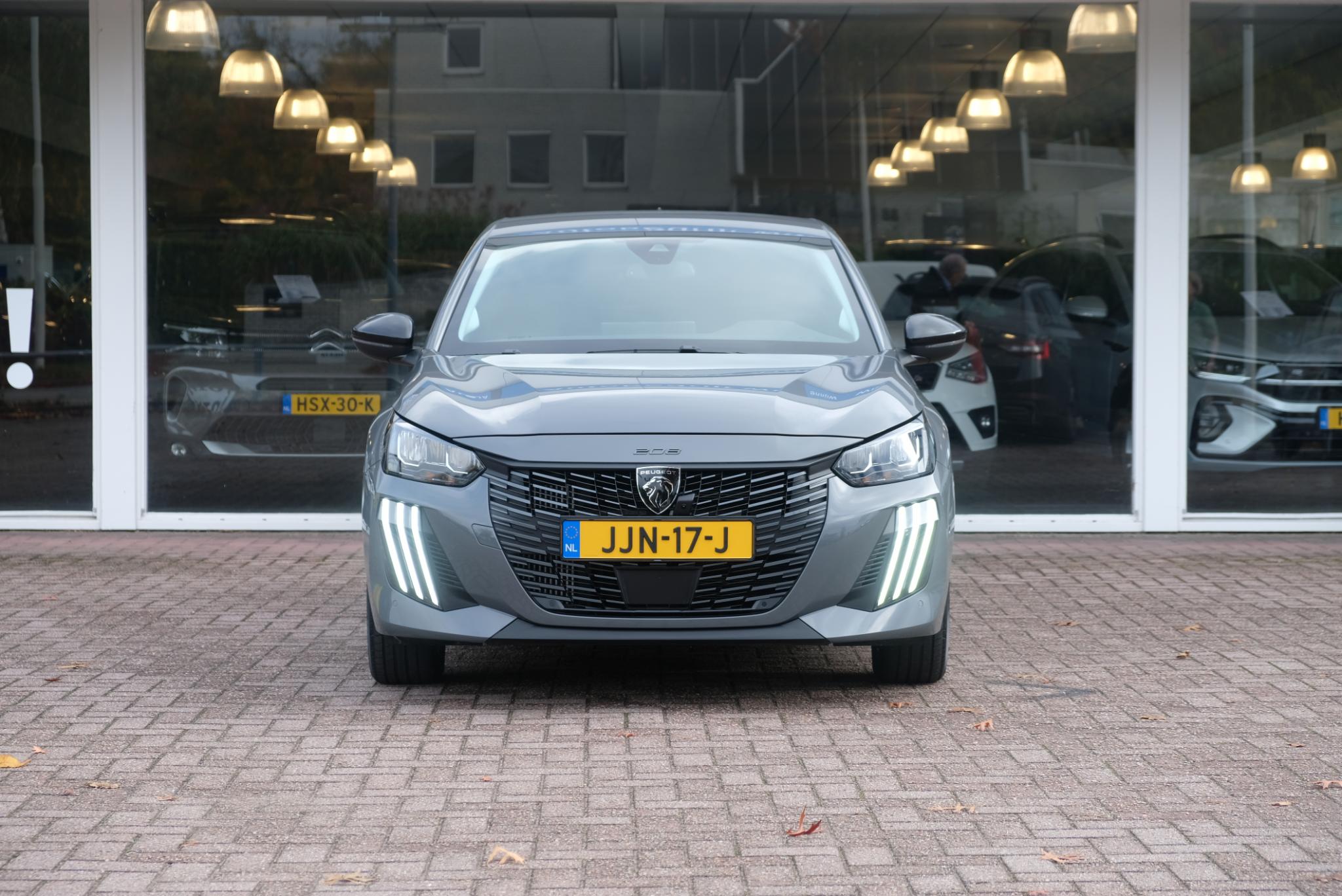 Peugeot 208 1.2 PureTech 100pk Allure | Navi | App Connect | Climate | Adaptive Cruise | Camera | Blind Spot | PDC afbeelding 3