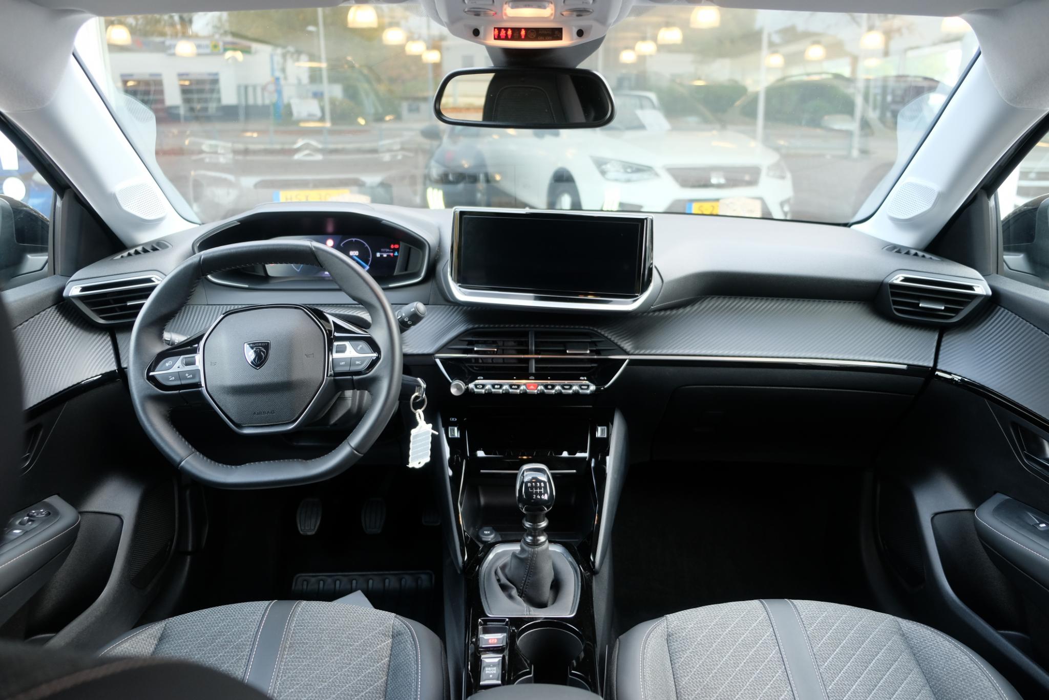 Peugeot 208 1.2 PureTech 100pk Allure | Navi | App Connect | Climate | Adaptive Cruise | Camera | Blind Spot | PDC afbeelding 2