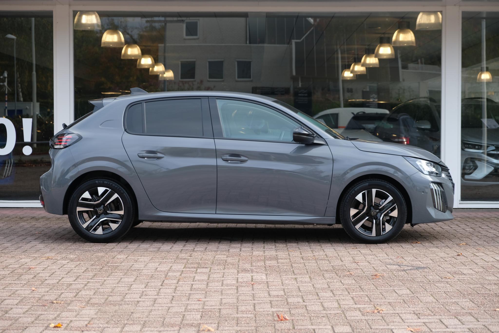 Peugeot 208 1.2 PureTech 100pk Allure | Navi | App Connect | Climate | Adaptive Cruise | Camera | Blind Spot | PDC afbeelding 4