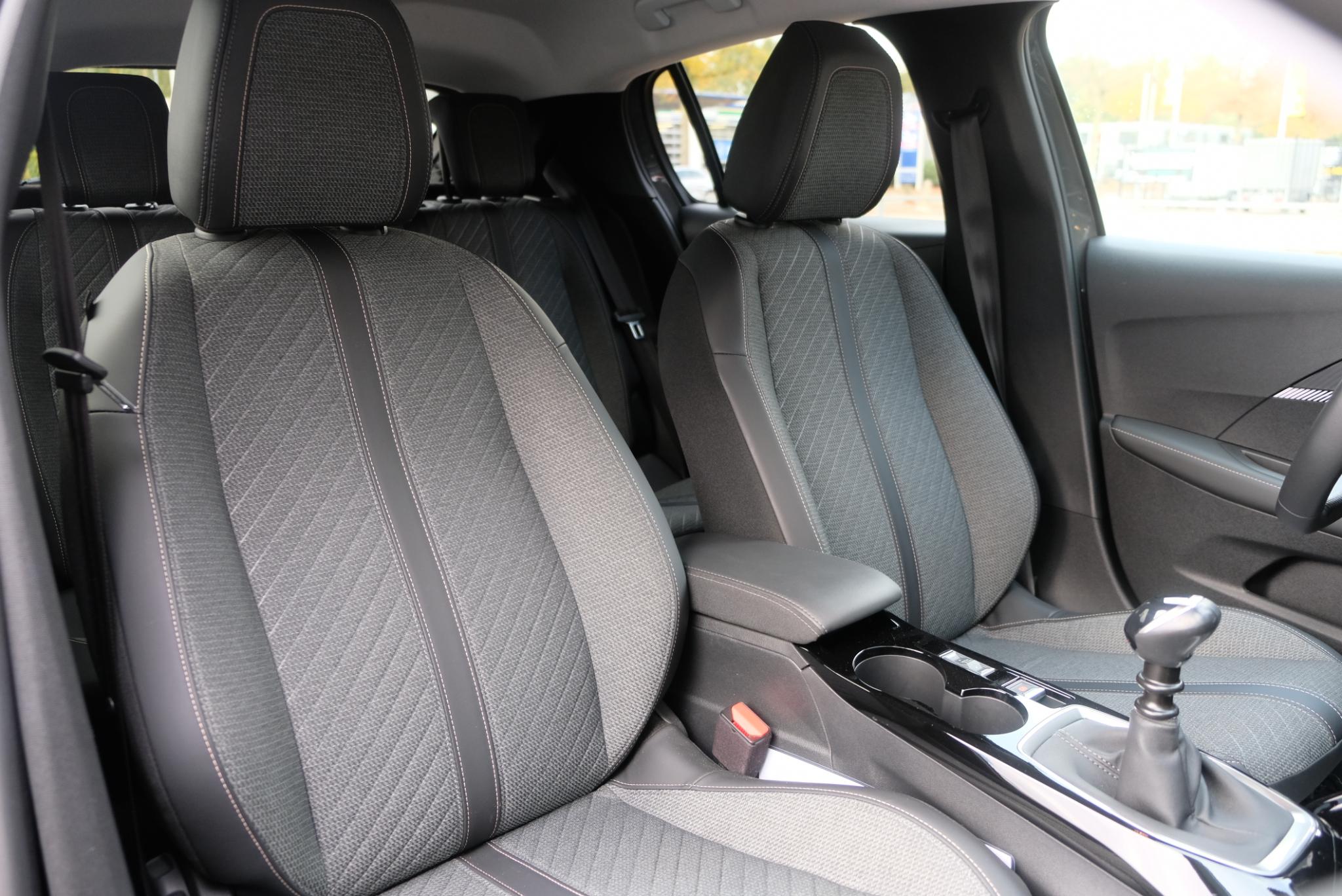 Peugeot 208 1.2 PureTech 100pk Allure | Navi | App Connect | Climate | Adaptive Cruise | Camera | Blind Spot | PDC afbeelding 8