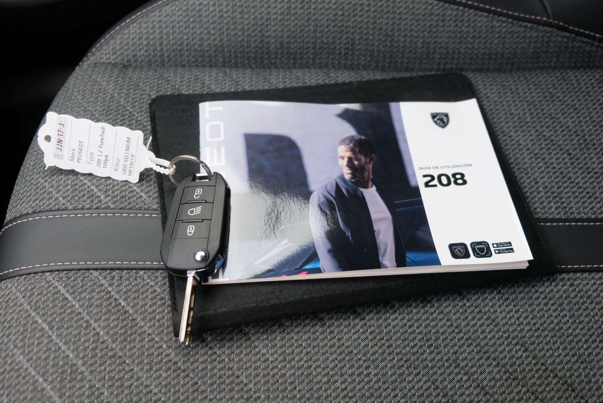 Peugeot 208 1.2 PureTech 100pk Allure | Navi | App Connect | Climate | Adaptive Cruise | Camera | Blind Spot | PDC afbeelding 24