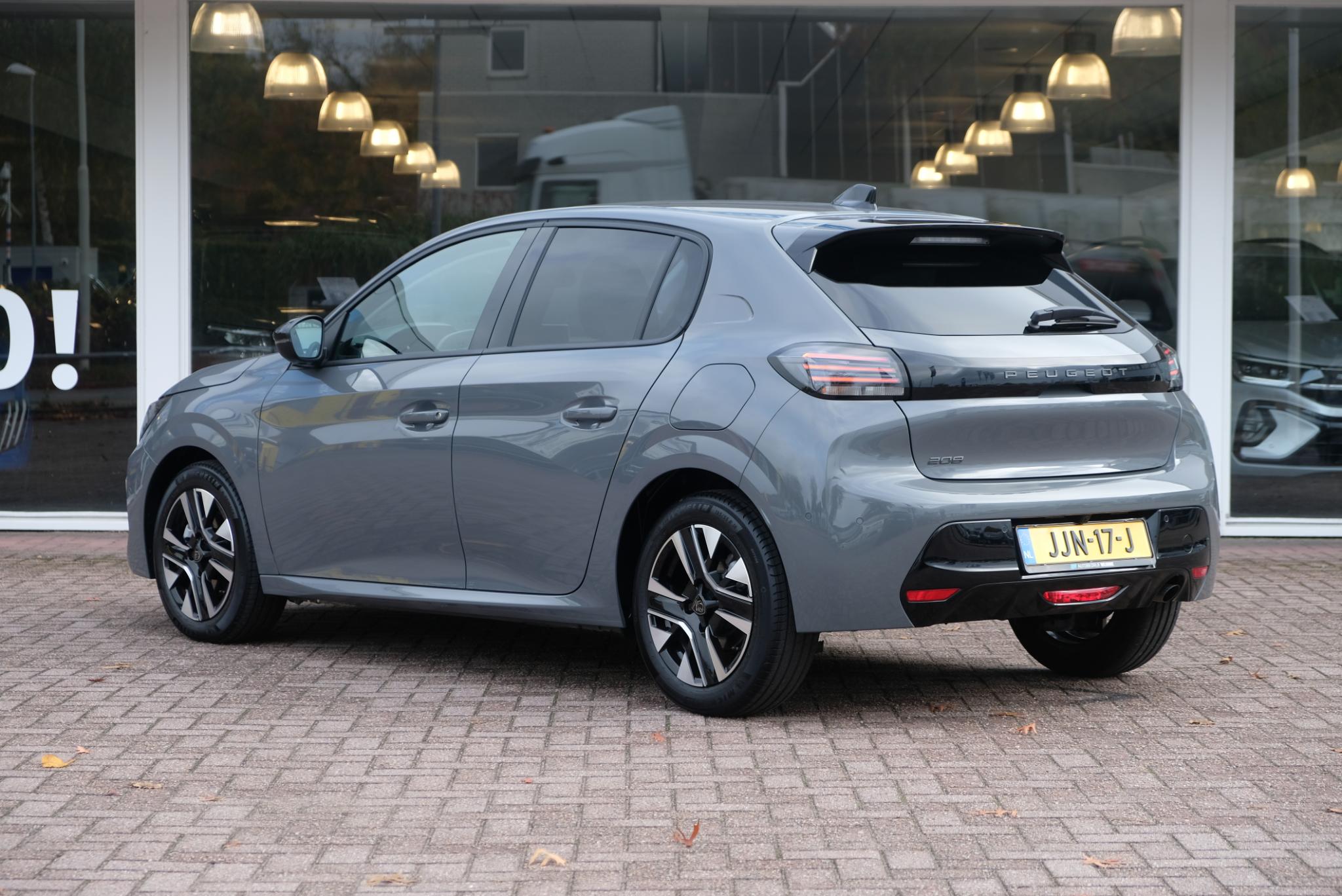 Peugeot 208 1.2 PureTech 100pk Allure | Navi | App Connect | Climate | Adaptive Cruise | Camera | Blind Spot | PDC afbeelding 26