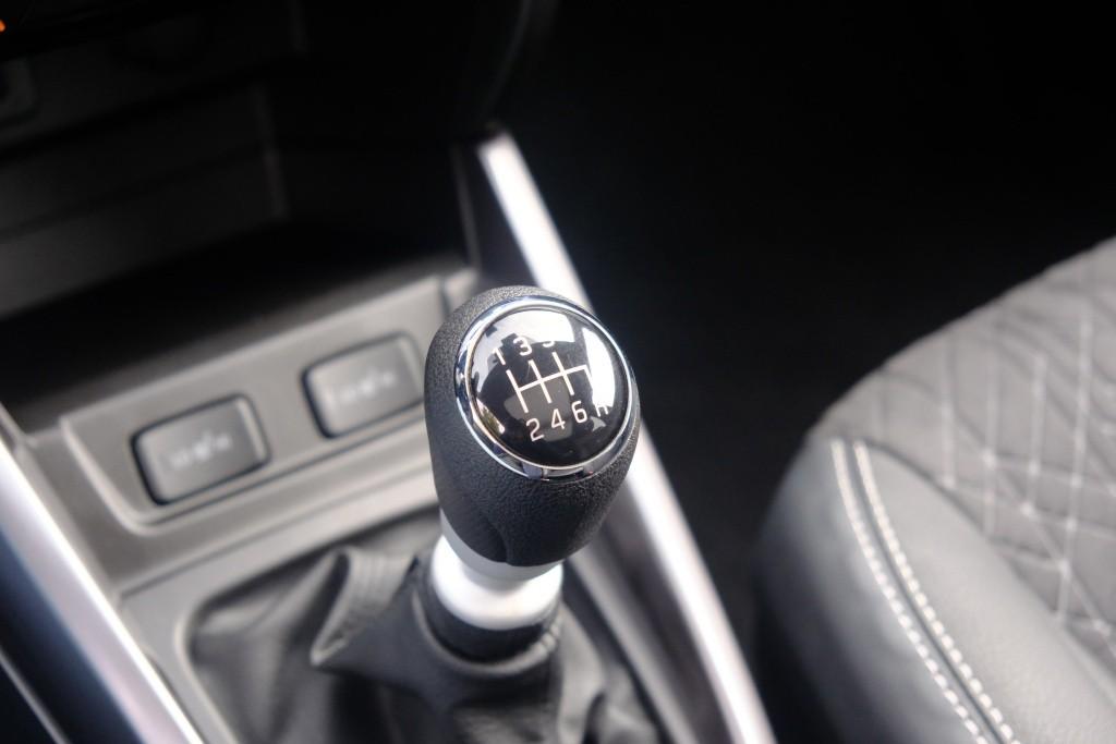 Suzuki Vitara 1.4 Boosterjet 130pk Style Smart Hybrid | Navi | App Connect | Climate | Adaptive Cruise | Panoramadak | Camera | Keyless | Blind Spot afbeelding 25