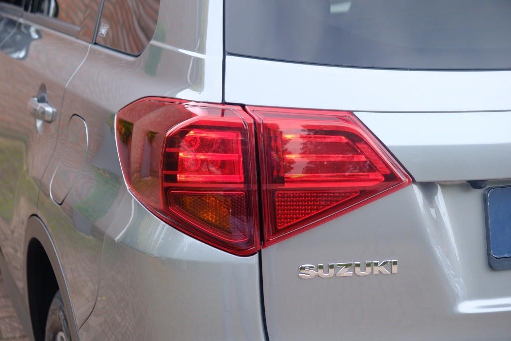 Suzuki Vitara 1.4 Boosterjet 130pk Style Smart Hybrid | Navi | App Connect | Climate | Adaptive Cruise | Panoramadak | Camera | Keyless | Blind Spot afbeelding 32