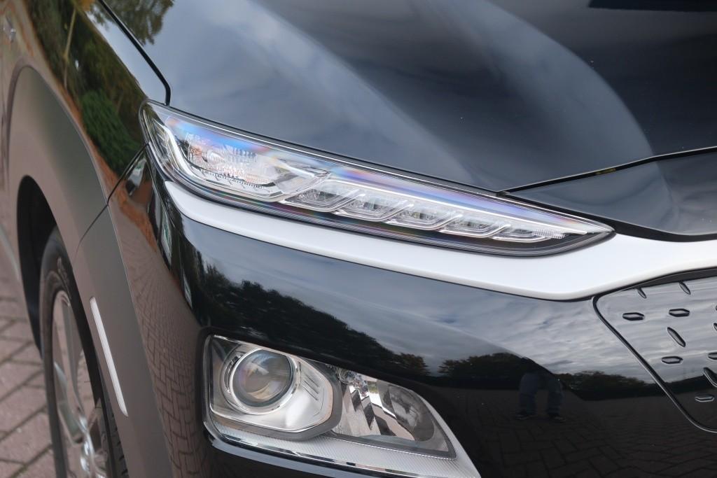 Hyundai KONA EV 64 kWh 204pk Fashion | SOH 100% | Navi | App Connect | Climate | Adaptive Cruise | Schuif-/kanteldak | Head-up Display | Camera | Keyless afbeelding 2