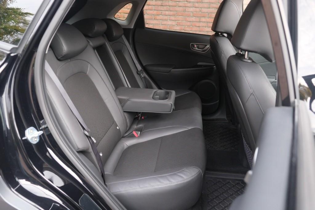 Hyundai KONA EV 64 kWh 204pk Fashion | SOH 100% | Navi | App Connect | Climate | Adaptive Cruise | Schuif-/kanteldak | Head-up Display | Camera | Keyless afbeelding 3